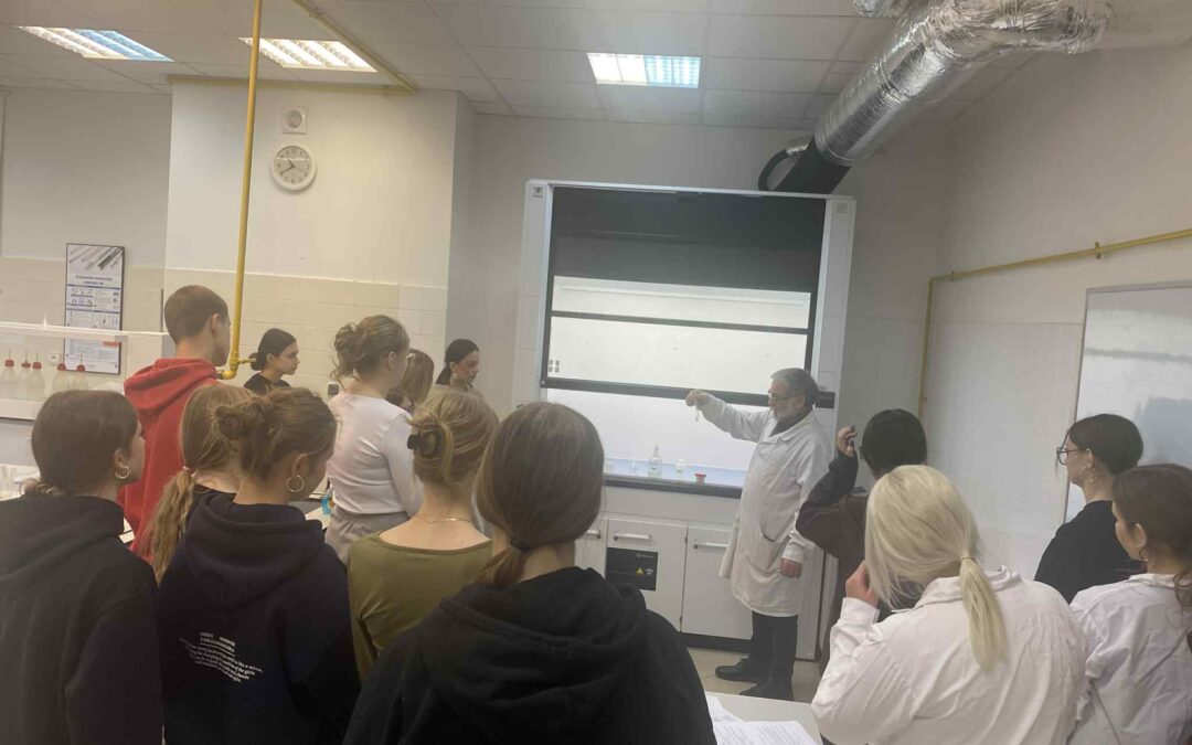 Zajęcia laboratoryjne w Katedrze Chemii UWM