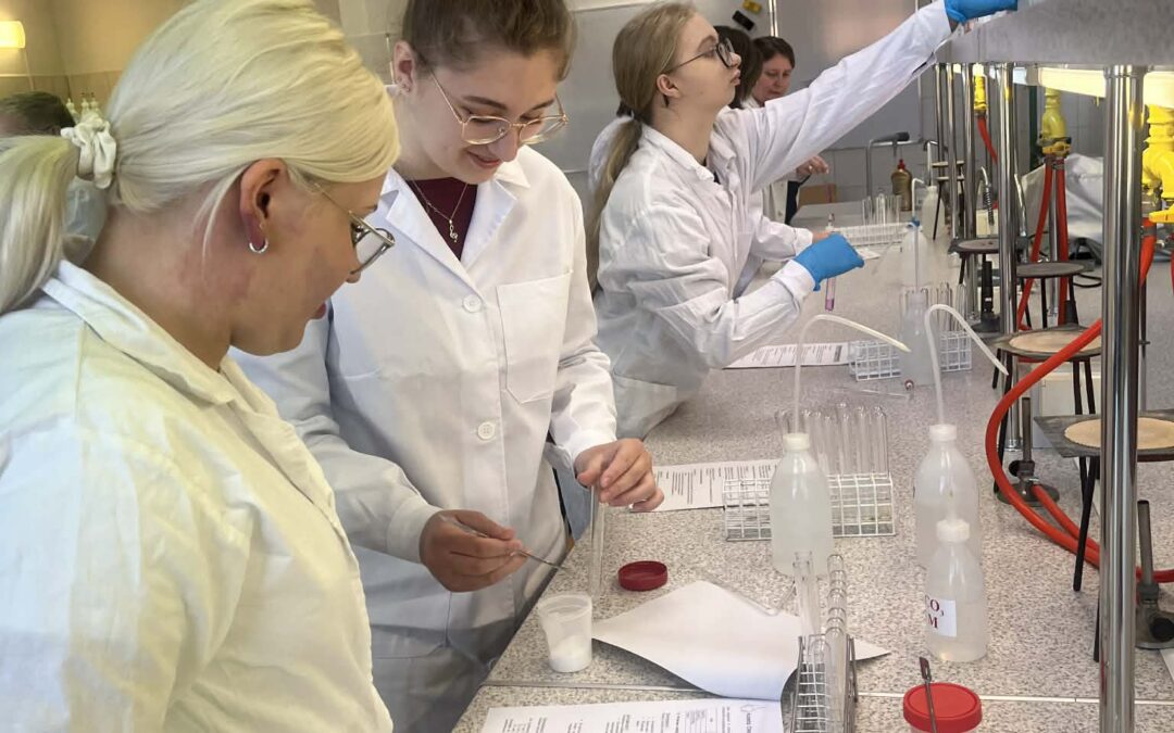 Zajęcia laboratoryjne w Katedrze Chemii UWM